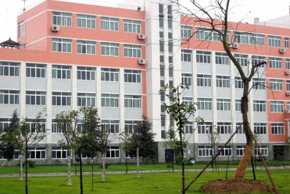 学校建筑3.jpg 学校建筑3.jpg