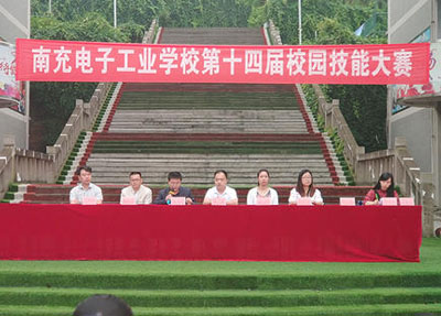 校园活动.jpg 校园活动.jpg
