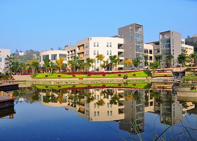 学校湖水风景.jpg 学校湖水风景.jpg