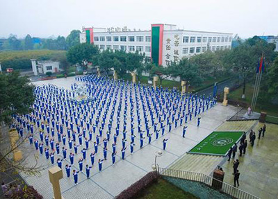 学校操场.jpg 学校操场.jpg