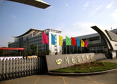 商贸学院大门.jpg 商贸学院大门.jpg