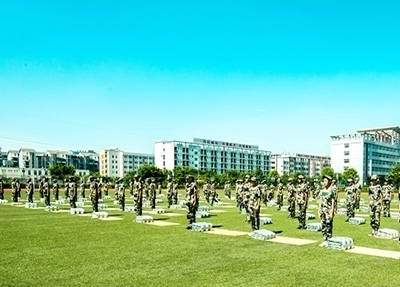 标准化运动场.jpg 标准化运动场.jpg
