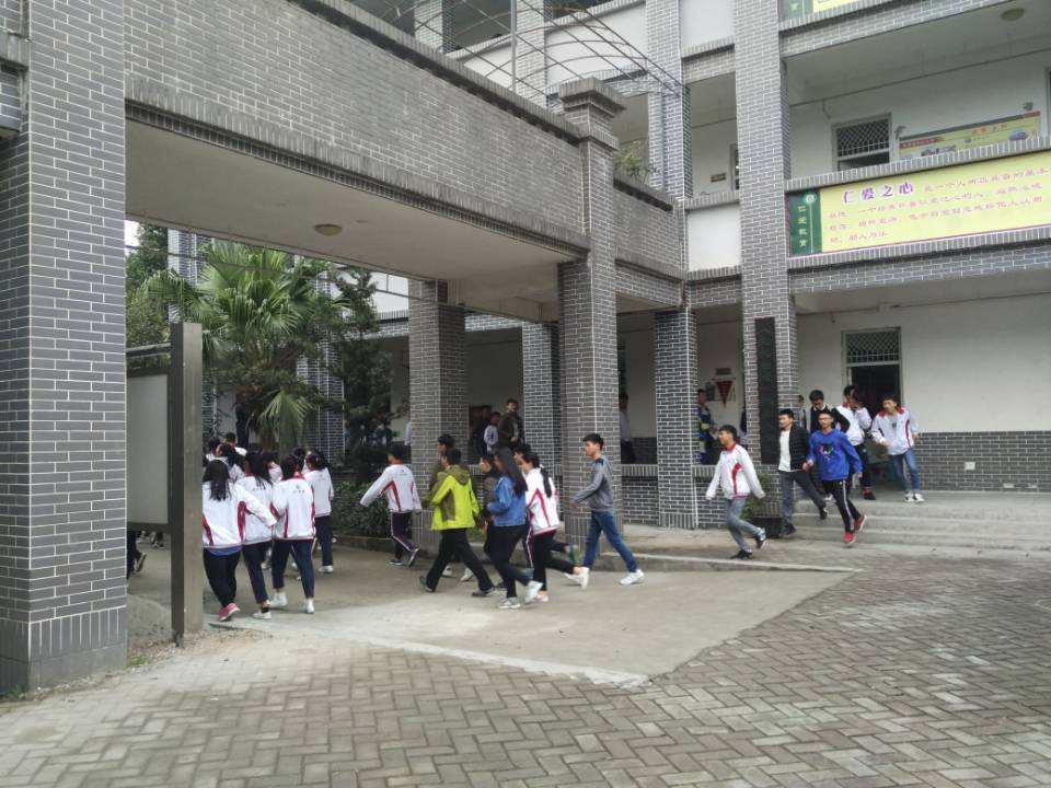 「成都市大邑县安仁中学」学费_分数线-好高中官
