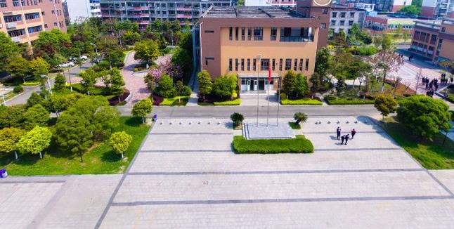四川省郫县友爱职业技术学校校园环境 四川省郫县友爱职业技术学校校园环境