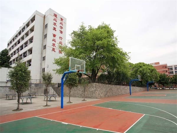 清镇市中等职业技术学校学校简介 清镇市中等职业技术学校学校简介