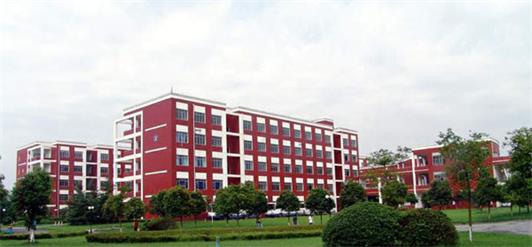 四川托普计算机职业学校教学楼环境 四川托普计算机职业学校教学楼环境