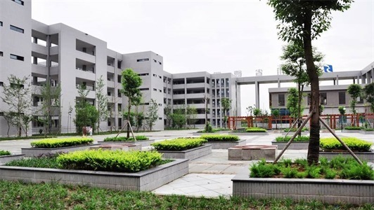 遂宁应用高级技工学校校园环境 遂宁应用高级技工学校校园环境