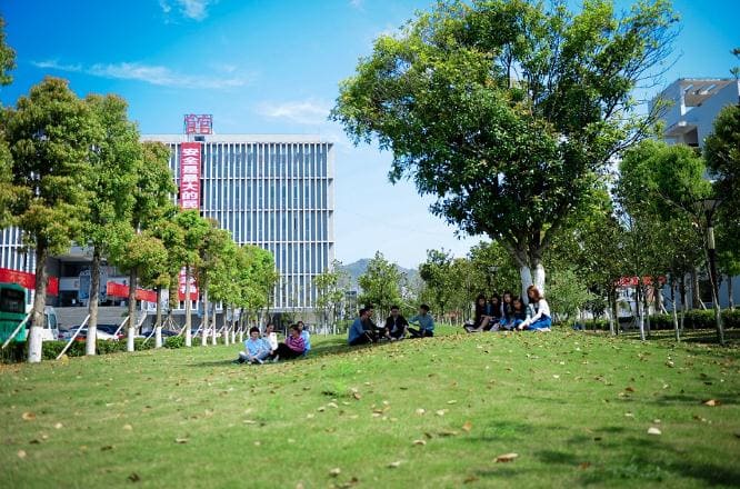 自贡市电子信息职业技术学校简介 自贡市电子信息职业技术学校简介