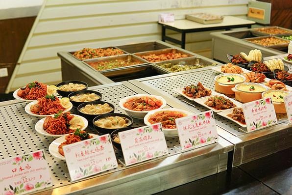 都江堰市职业中学食堂条件 都江堰市职业中学食堂条件