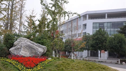 泸州市工业技工学校校园环境 泸州市工业技工学校校园环境