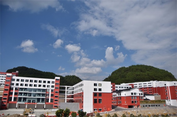 贵州省凤冈县中等职业学校学校简介 贵州省凤冈县中等职业学校学校简介