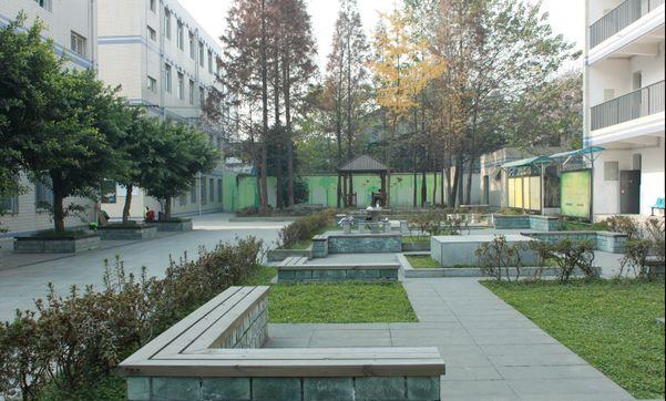 成都市洞子口职业高级中学校校园风景 成都市洞子口职业高级中学校校园风景