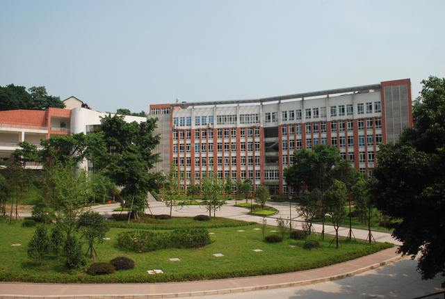 成都华大医药卫生学校简介 成都华大医药卫生学校简介