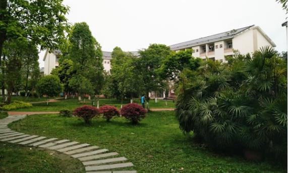 都江堰市职业中学学校简介 都江堰市职业中学学校简介