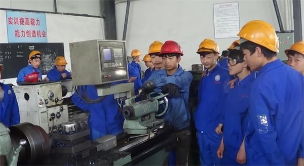 成都市庄园机电职业技术学校/王牌教师 成都市庄园机电职业技术学校/王牌教师