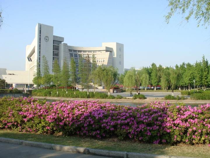 泸州市工业技工学校简介 泸州市工业技工学校简介