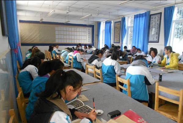 成都市洞子口职业高级中学校书法教室 成都市洞子口职业高级中学校书法教室