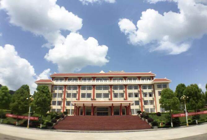 广汉市职业中专学校简介 广汉市职业中专学校简介