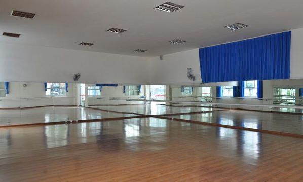 成都市洞子口职业高级中学校舞蹈教室 成都市洞子口职业高级中学校舞蹈教室