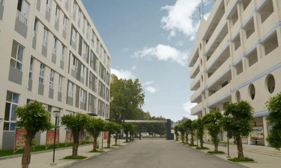 成都市洞子口职业高级中学校校园风景 成都市洞子口职业高级中学校校园风景