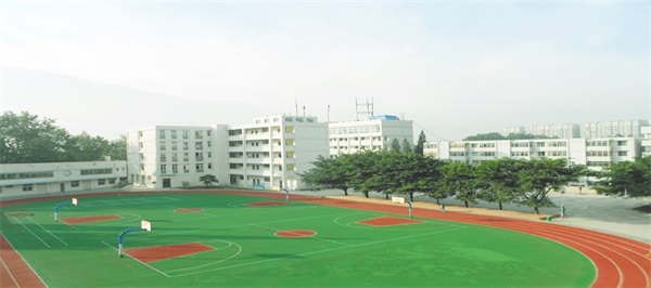 成都市洞子口职业高级中学校操场 成都市洞子口职业高级中学校操场