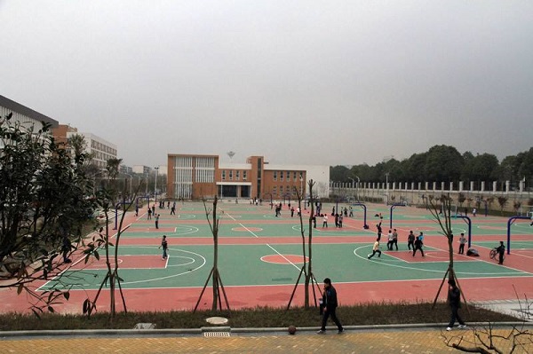 成都市体育运动学校篮球场环境 成都市体育运动学校篮球场环境