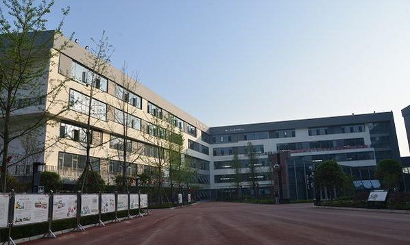 四川省成都市青苏职业中专学校教学楼环境 四川省成都市青苏职业中专学校教学楼环境