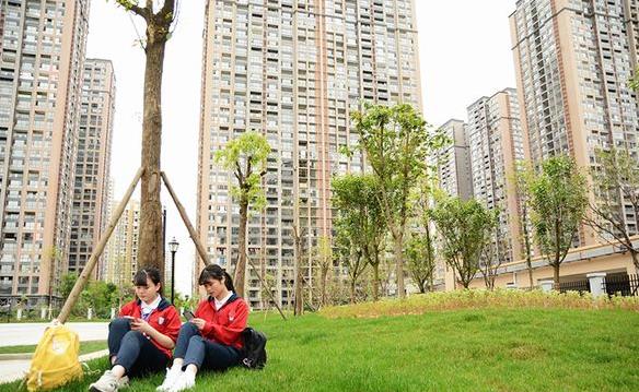 成都市现代职业技术学校校园环境 成都市现代职业技术学校校园环境