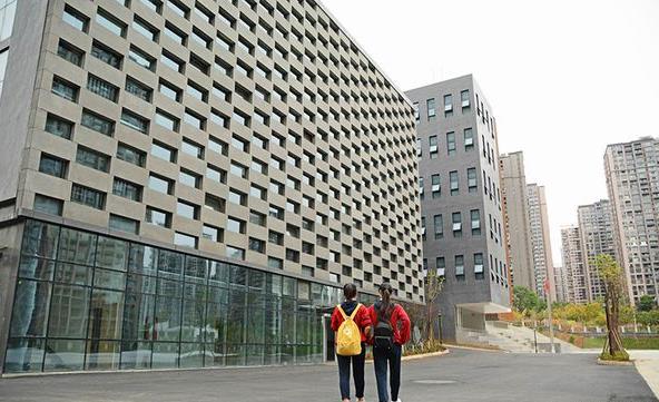 成都市现代职业技术学校校园环境 成都市现代职业技术学校校园环境