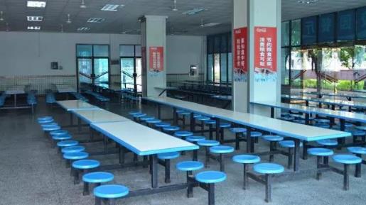 **第五冶金建设公司技工学校食堂环境 **第五冶金建设公司技工学校食堂环境
