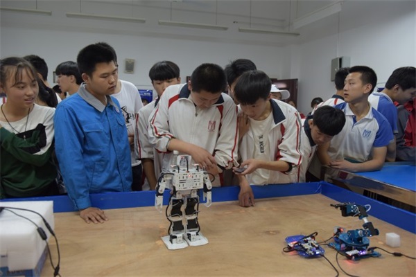 成都石化工业学校/师资力量 成都石化工业学校/师资力量