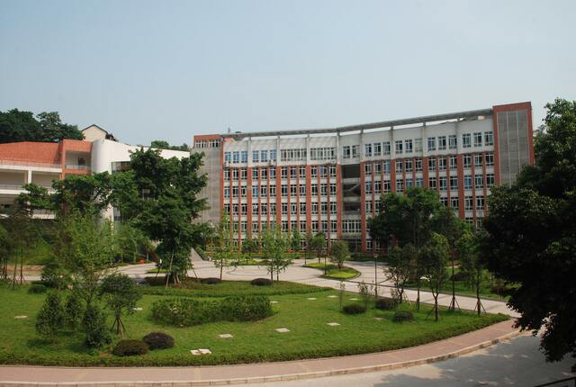 夹江县云吟职业中学校简介 夹江县云吟职业中学校简介