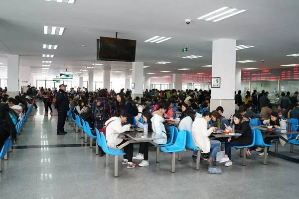 成都城市建设技工学校食堂环境 成都城市建设技工学校食堂环境