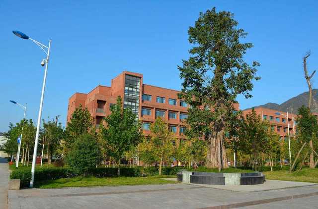四川省南充市高坪职业高级中学学校简介 四川省南充市高坪职业高级中学学校简介