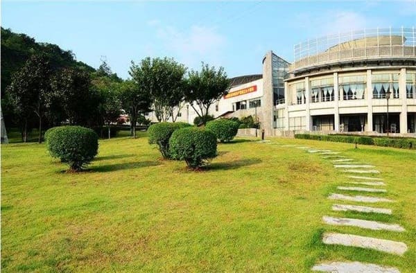 贵阳市乌当区中等职业学校学校简介 贵阳市乌当区中等职业学校学校简介