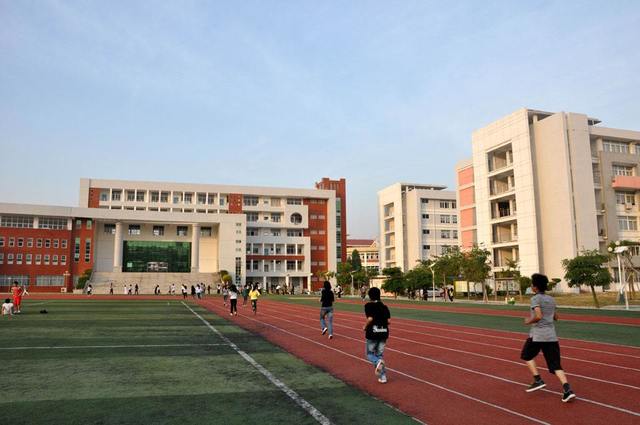 四川省工业设备安装技工学校简介 四川省工业设备安装技工学校简介