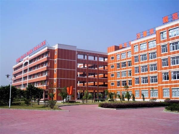 黔西南州神舟职业技术学校学校简介 黔西南州神舟职业技术学校学校简介