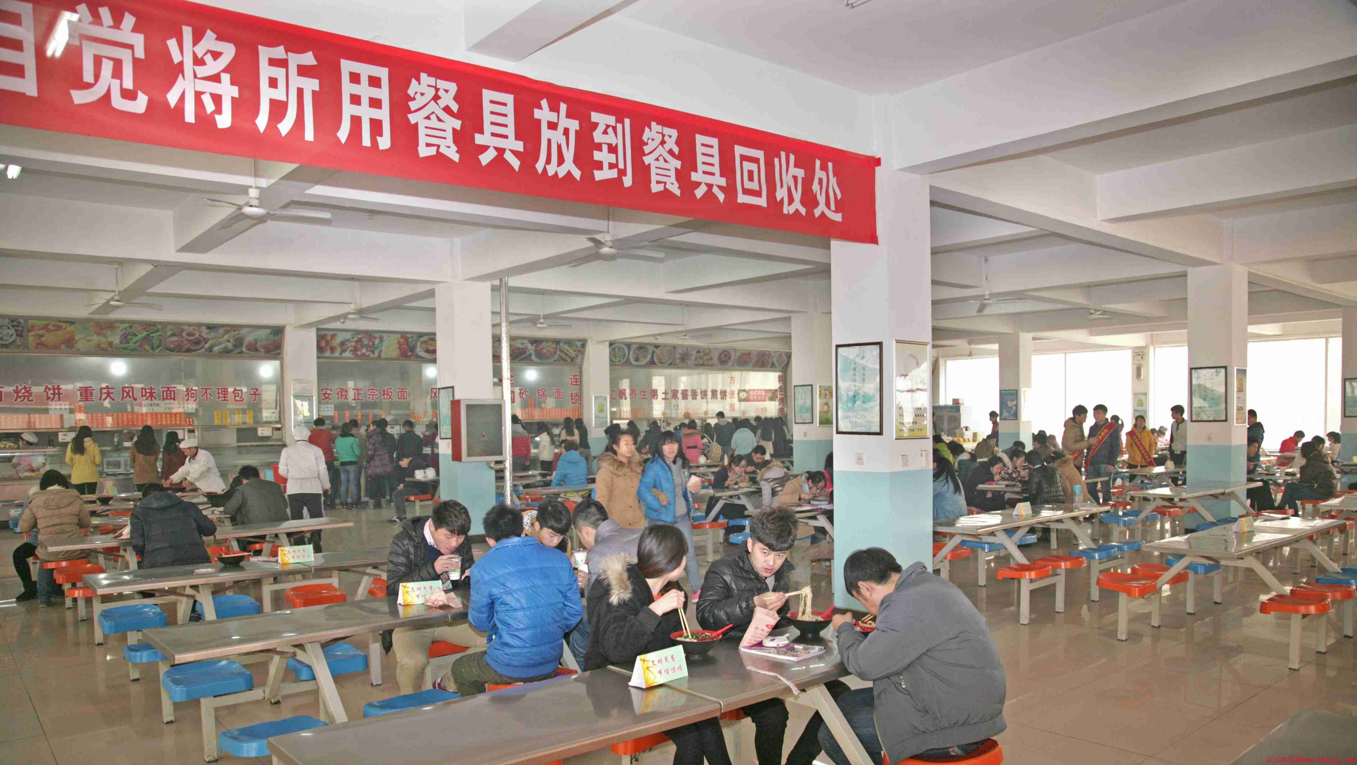 四川理工技师学院/食堂实拍 四川理工技师学院/食堂实拍