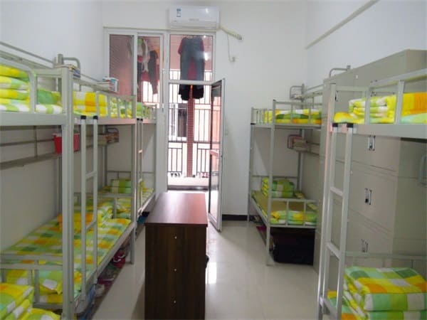 成都华大医药卫生学校校园环境