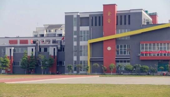 彭州市技工学校食堂环境 彭州市技工学校食堂环境