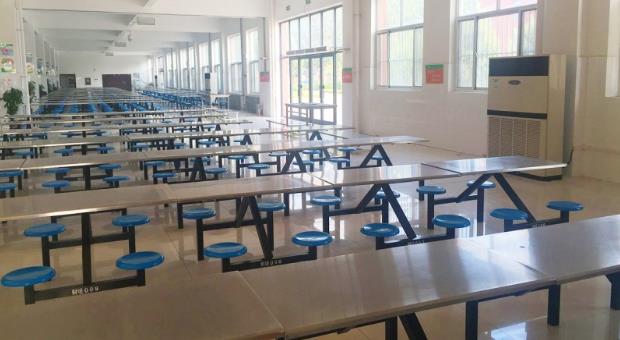 成都工业学院食堂环境 成都工业学院食堂环境