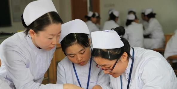 重庆护理专业学的就业发展怎么样,重庆华西卫校