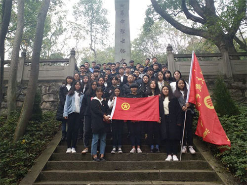 校学生会 校学生会
