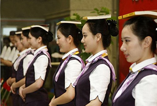 高铁乘务员工资到底有多高?真实的工资你可能猜不到