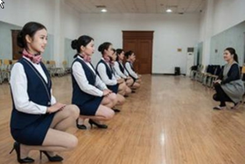 高铁司机、乘务员的工资、福利怎么样?