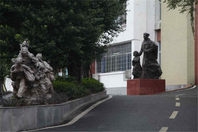重庆市工艺美术学校图片、照片 重庆市工艺美术学校图片、照片