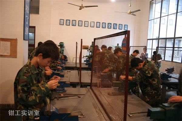 重庆铁路运输技师学院变配电实训室