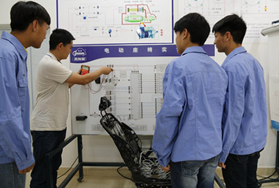云南省林业高级技工学校汽车钣金