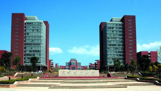 昆明理工大学学校大门