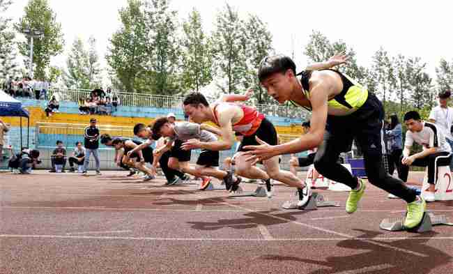 重庆电讯职业学院(五年制大专)拔河比赛